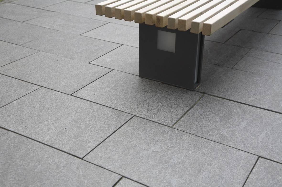 DALLAGE EXTERIEUR EN GRANIT GRIS