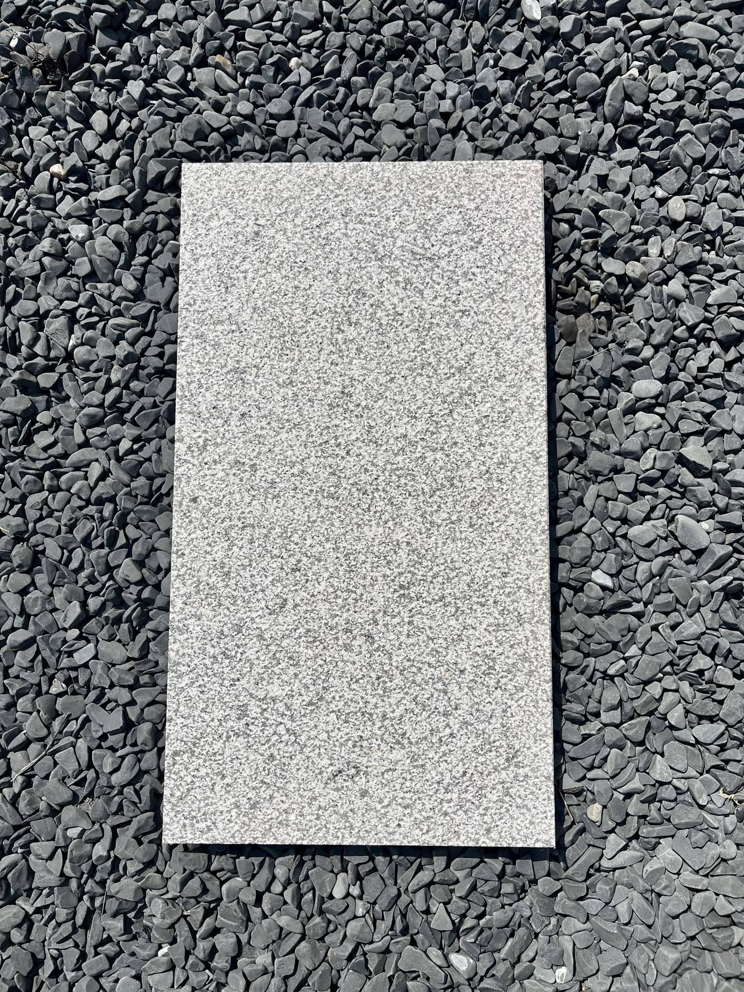 MARGELLE DE PISCINE EN GRANIT GRIS / GRANIT GRIS ALBA / GRIS CLAIR