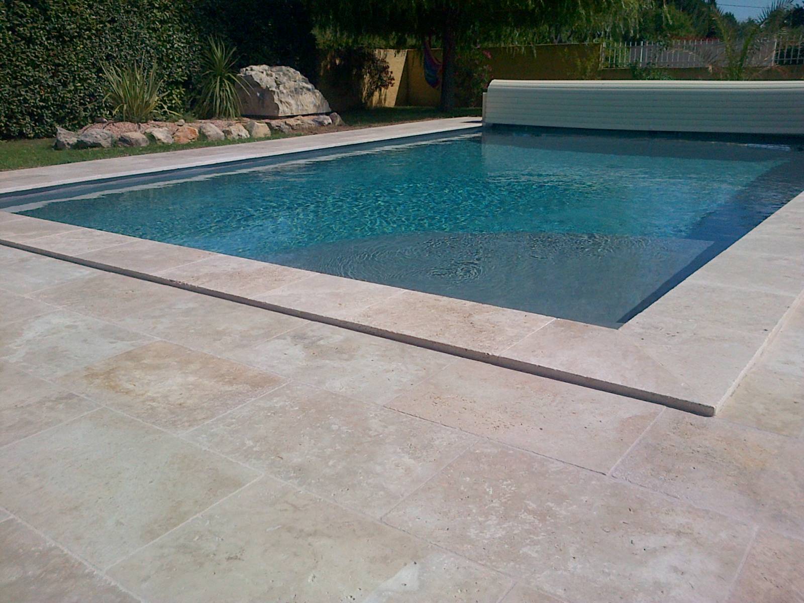MARGELLES DE PISCINE EN TRAVERTIN BEIGE